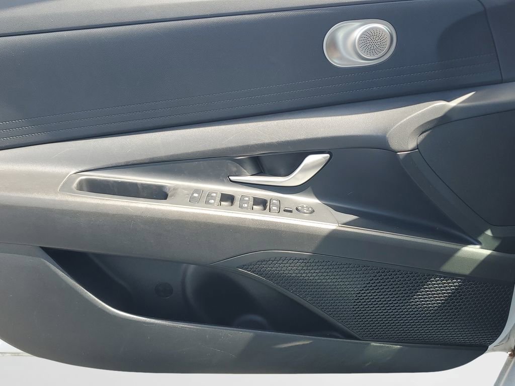 Used 2024 Hyundai Elantra SE image 24