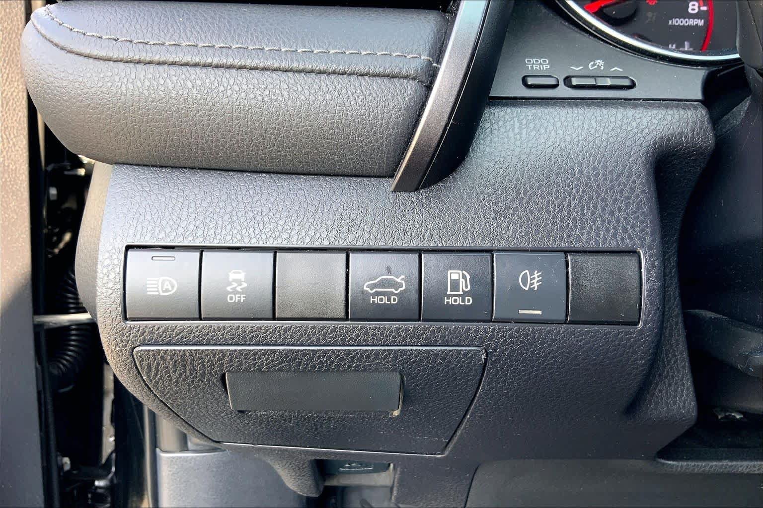 Used 2019 Toyota Camry XSE FWD image 33