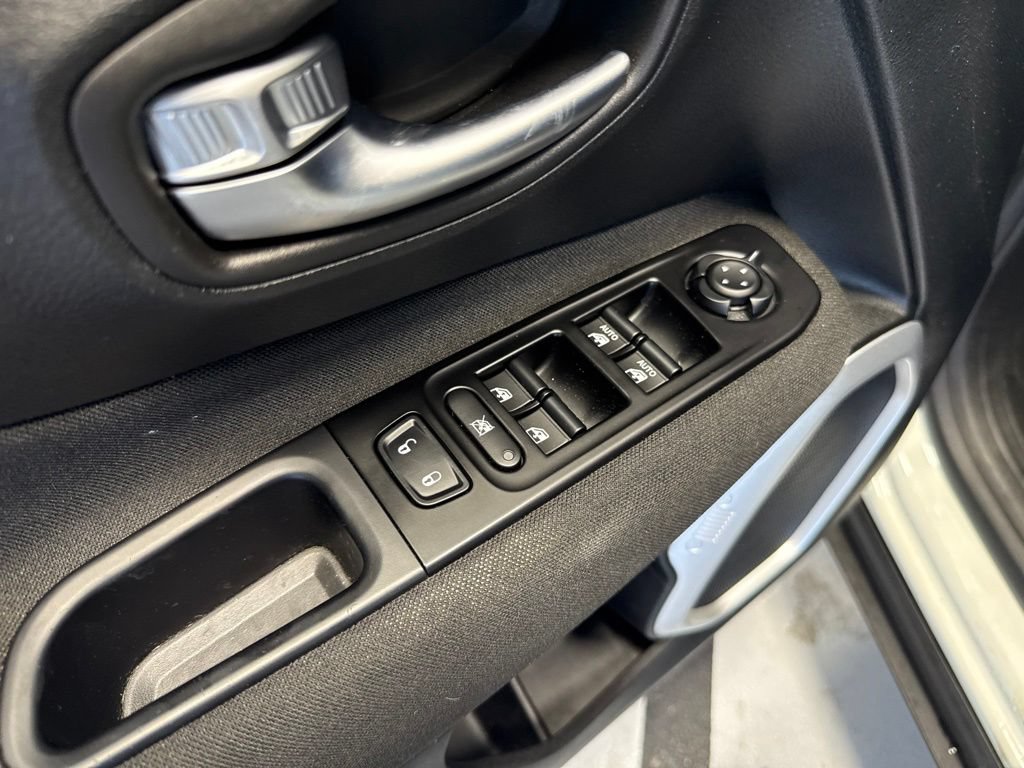 Used 2021 Jeep Renegade Sport w/ Sport Appearance Group AWD/4WD image 18