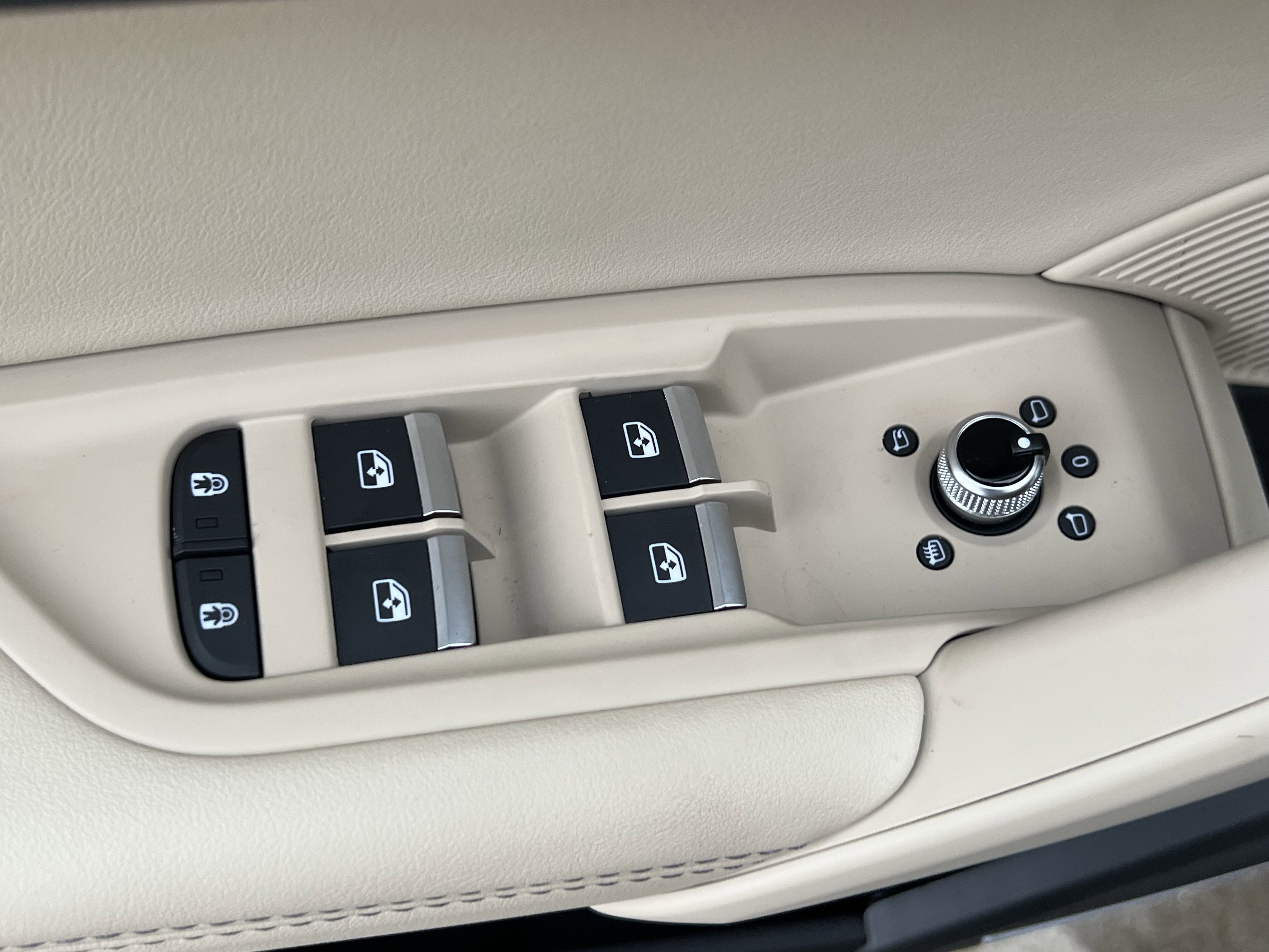 Certified 2025 Audi Q5 2.0T Premium Plus image 15