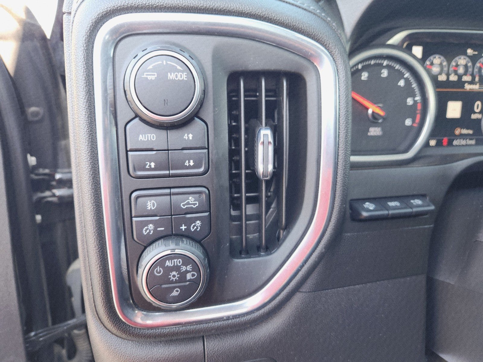 Used 2021 Chevrolet Silverado 1500 High Country w/ Technology Package AWD/4WD image 42