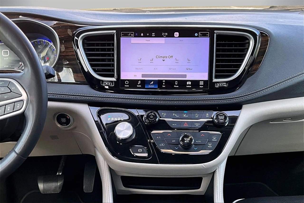 Certified 2022 Chrysler Pacifica Limited image 12