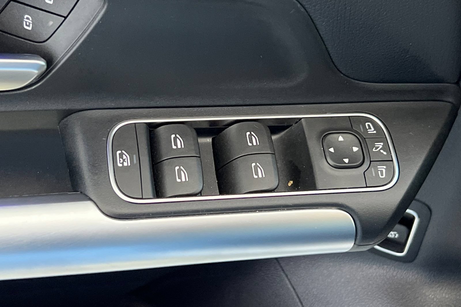 Certified 2025 Mercedes-Benz GLA 250 4MATIC image 16