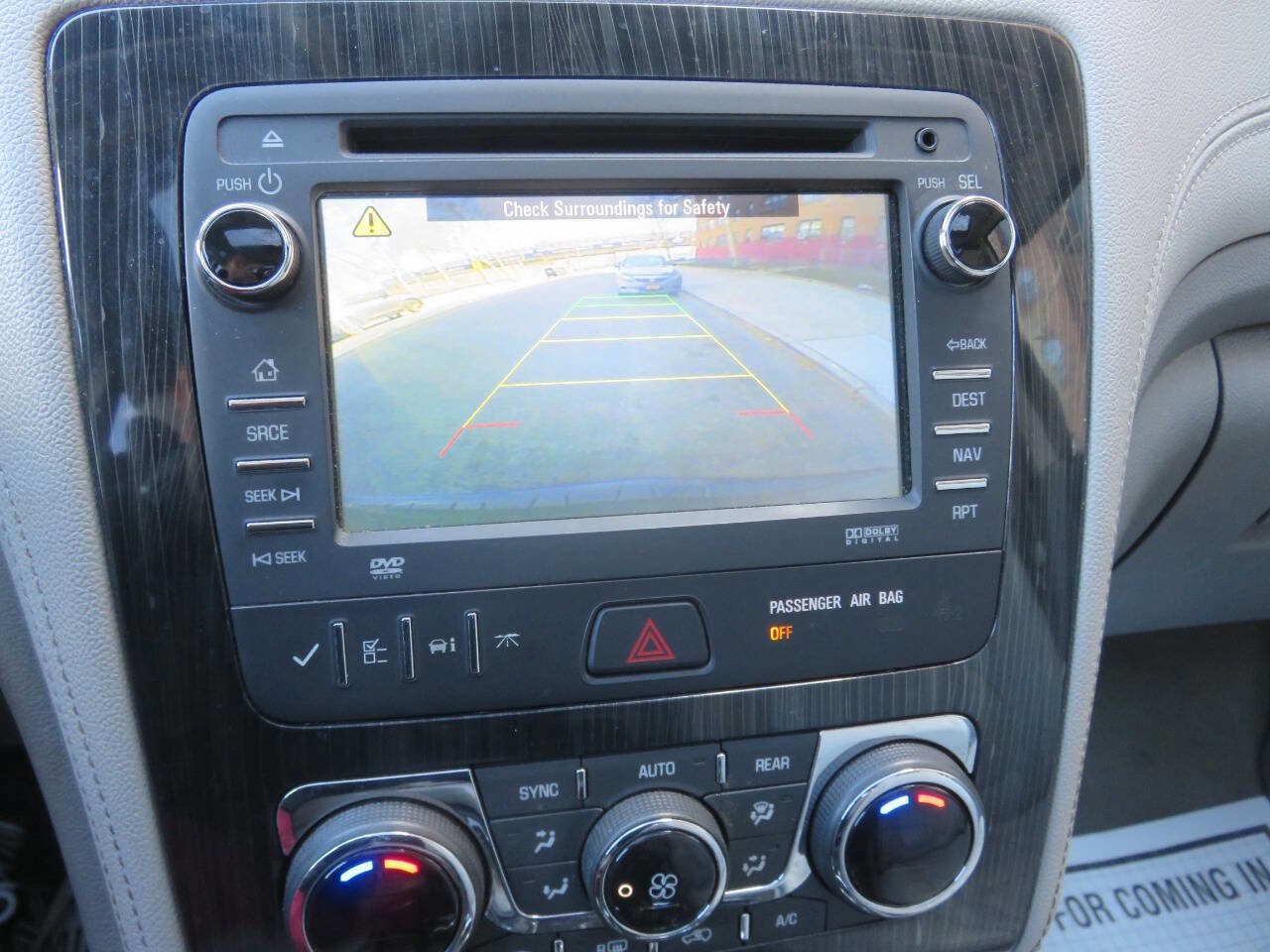 Used 2017 Chevrolet Traverse LT image 18