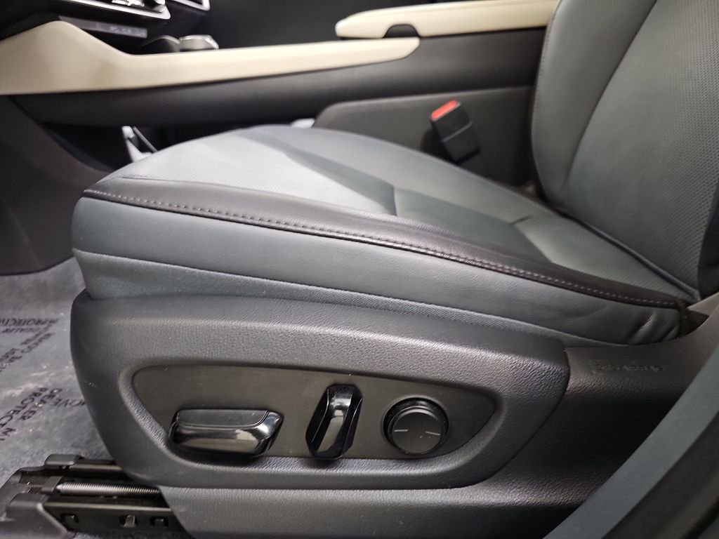 Certified 2025 Lexus RZ 300e w/ Accessory Package (Z2) image 30