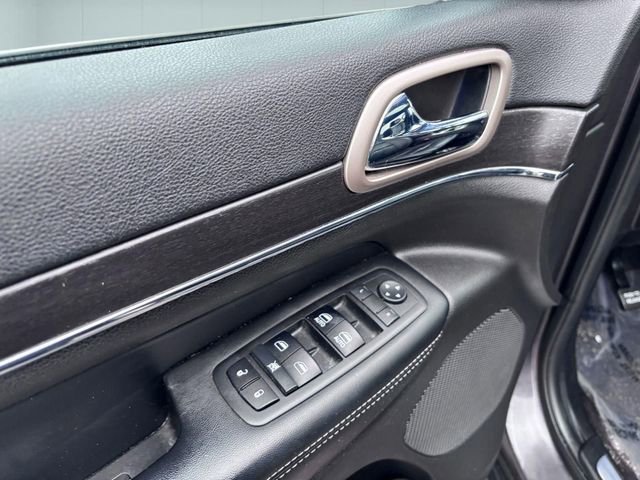 Used 2017 Jeep Grand Cherokee Limited image 14