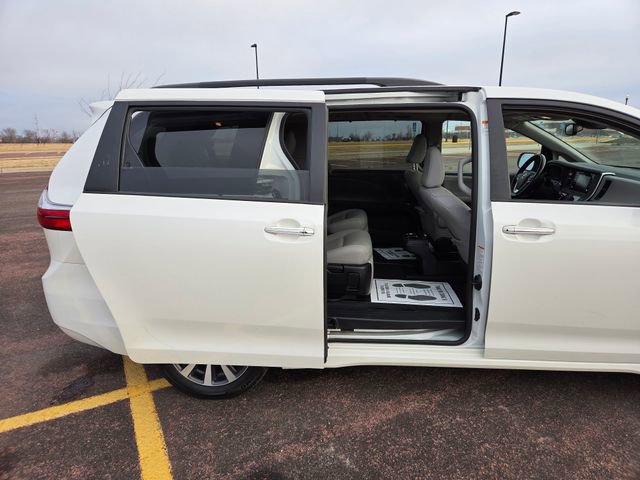 Used 2019 Toyota Sienna Limited Premium image 44