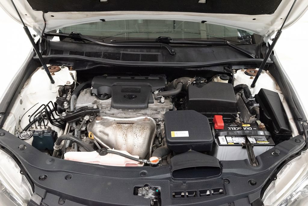Used 2016 Toyota Camry SE image 3