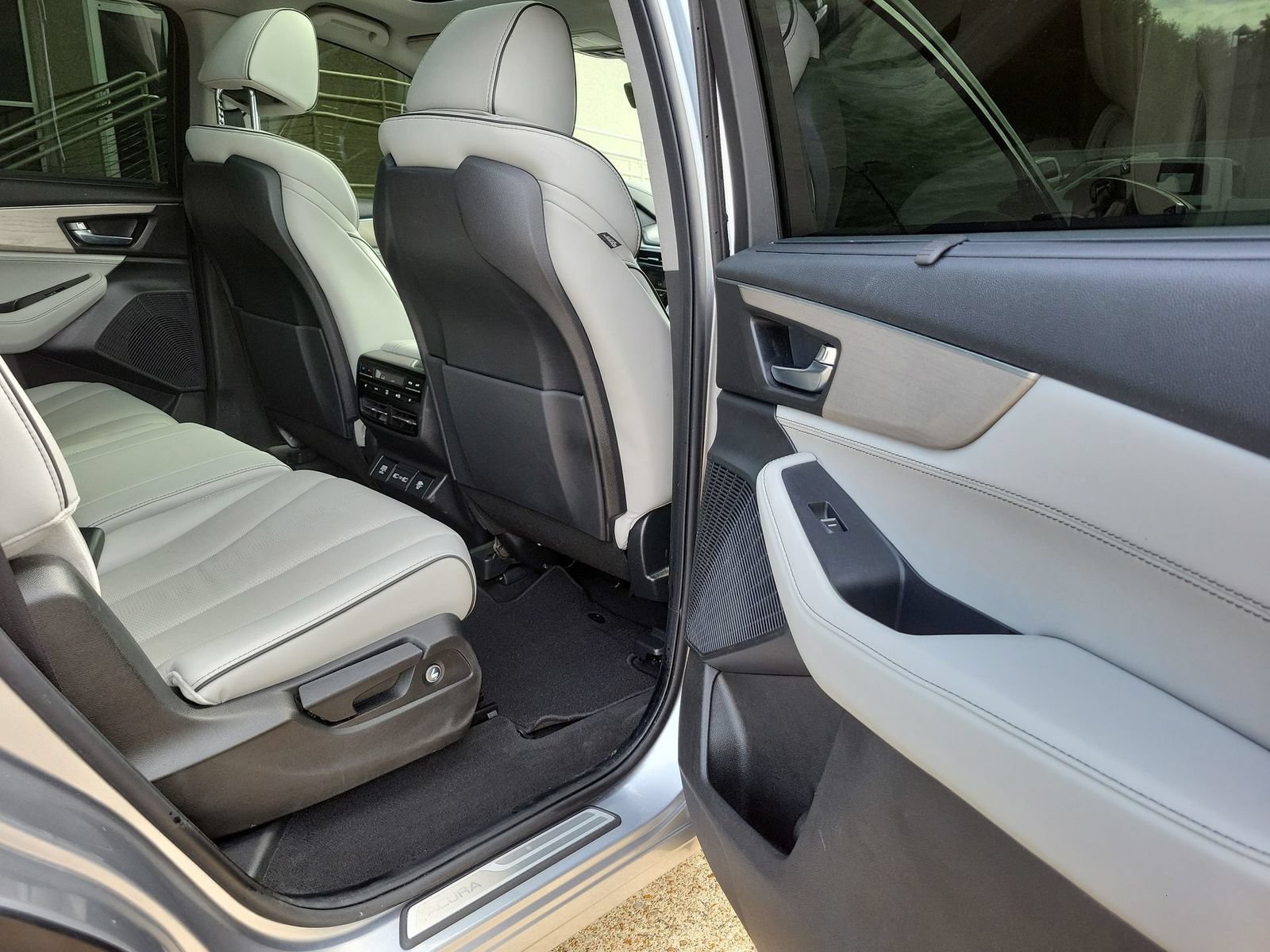 Used 2023 Acura MDX SH-AWD w/ Advance Package image 27