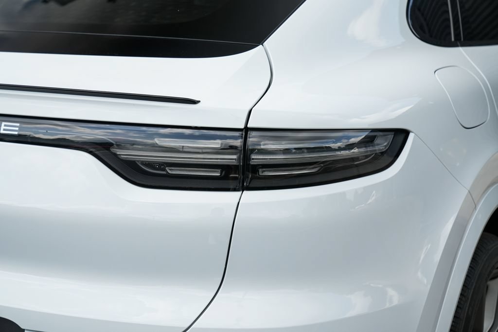Certified 2022 Porsche Cayenne Coupe AWD/4WD image 15
