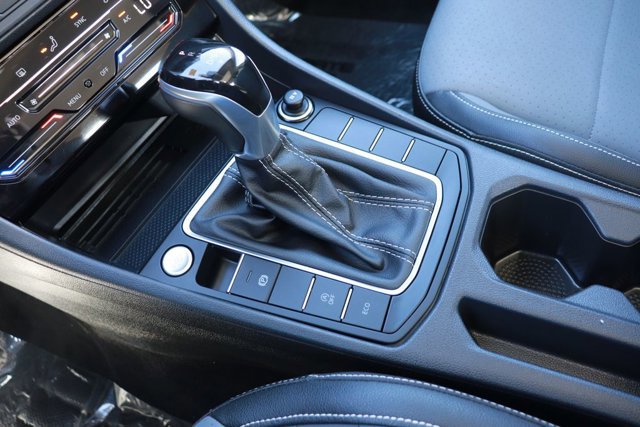 Used 2025 Volkswagen Jetta SE image 17