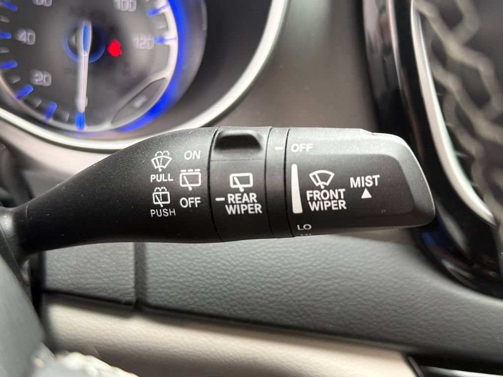 Used 2023 Chrysler Pacifica Touring-L FWD image 38