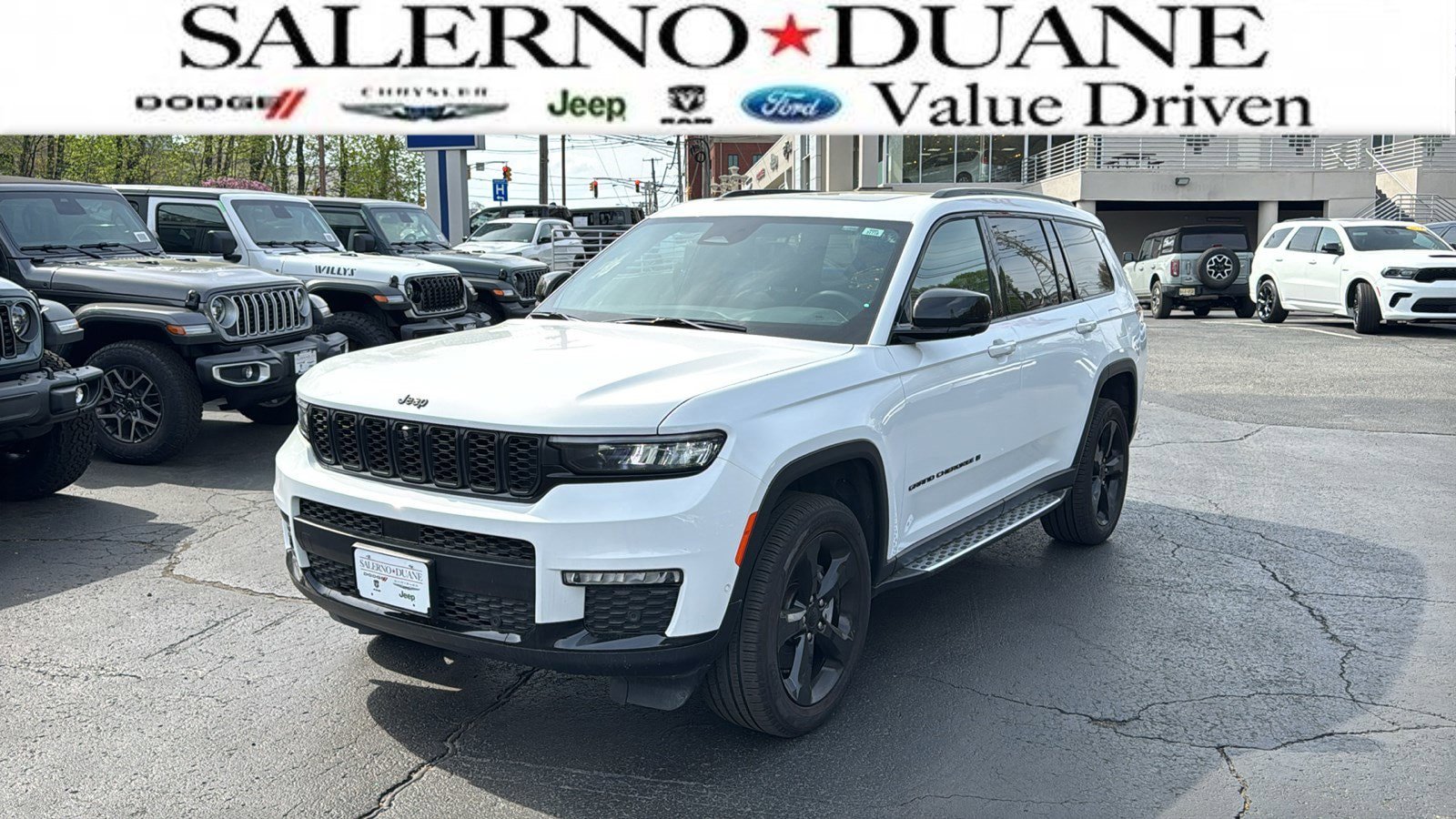 Certified 2025 Jeep Grand Cherokee L Limited w/ Luxury Tech Group II AWD/4WD image 1