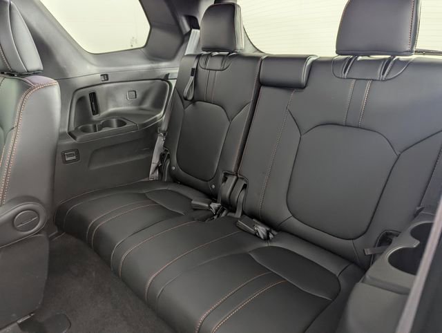 Used 2025 Honda Pilot TrailSport image 18