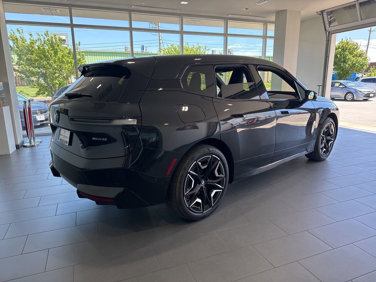 Used 2024 BMW iX xDrive50 w/ Sport Package image 8