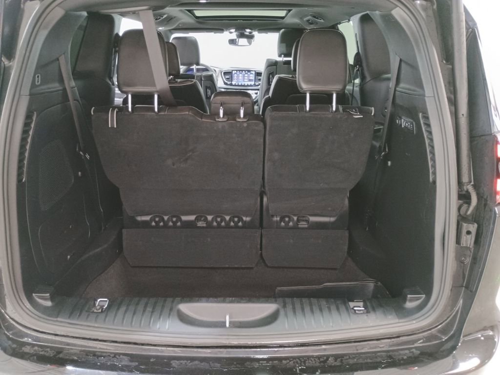 Used 2023 Chrysler Pacifica Limited w/ Uconnect Theater Family Group image 23