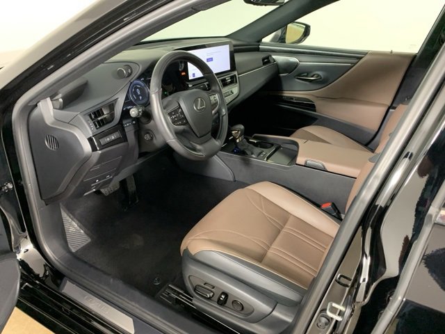 Used 2023 Lexus ES 300h Ultra Luxury w/ Accessory Package (Z2) image 32
