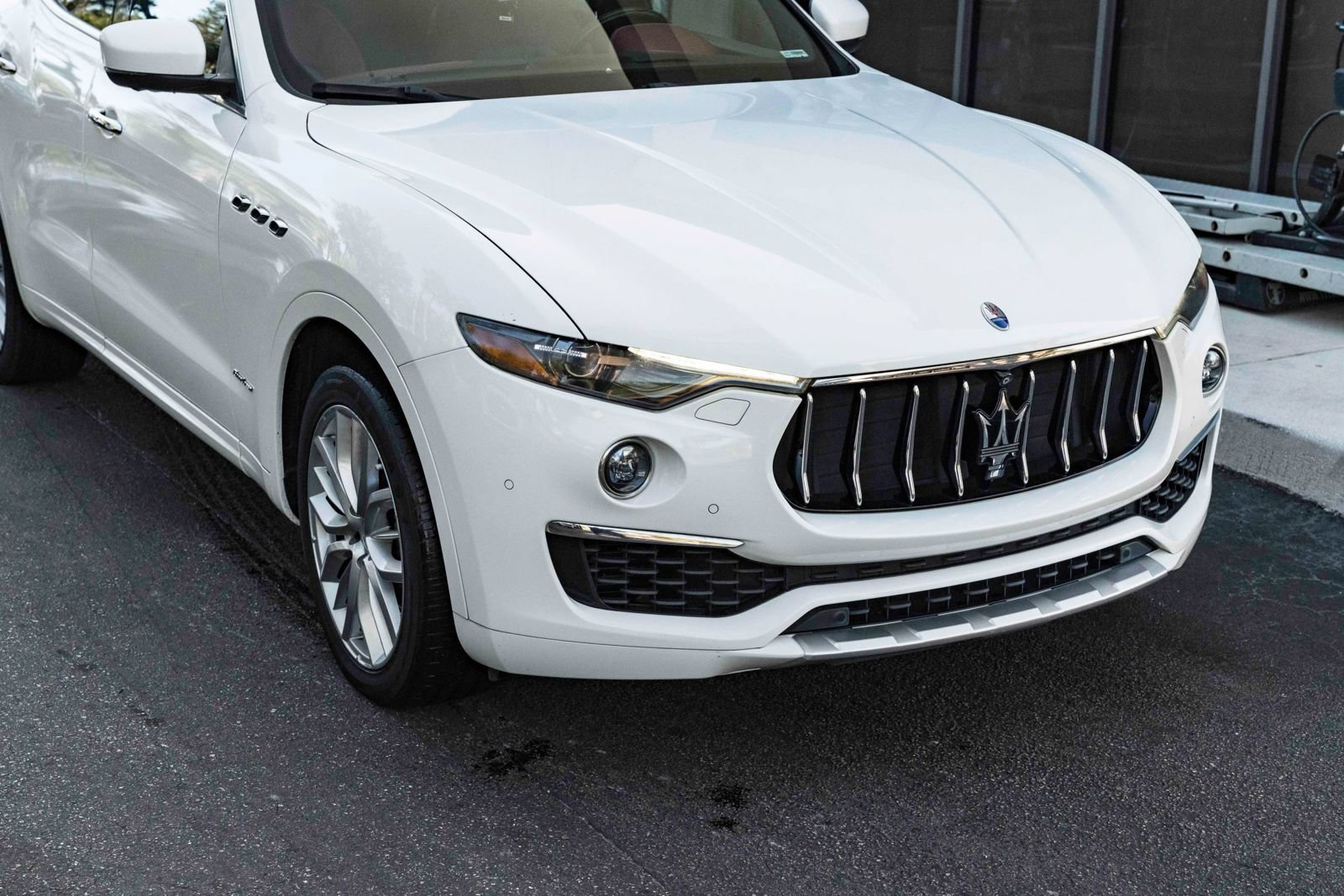 Used 2019 Maserati Levante GranLusso AWD/4WD image 5