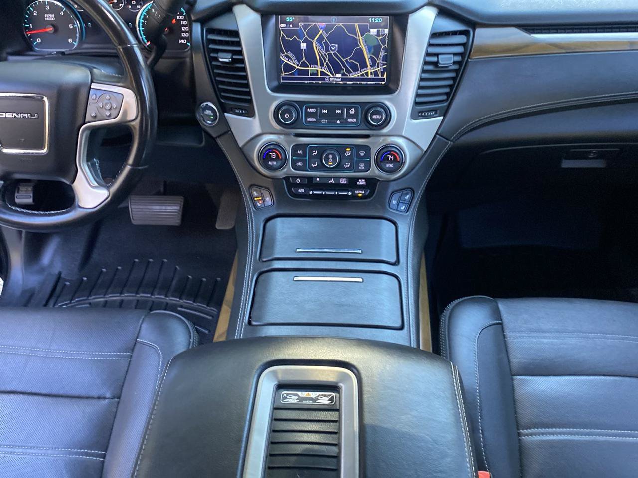 Used 2020 GMC Yukon Denali w/ Denali Premium Package AWD/4WD image 27