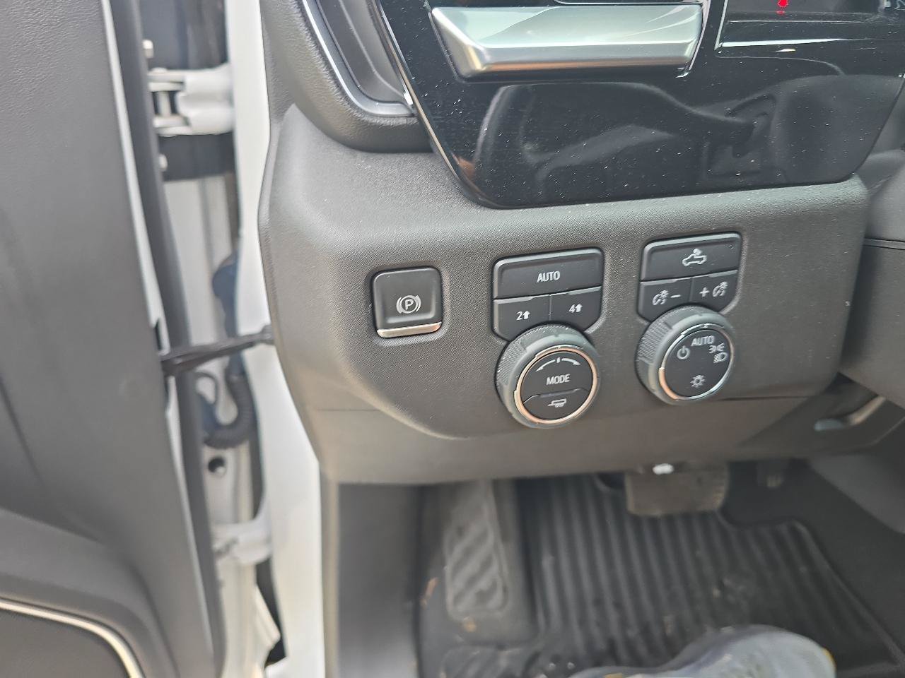 Used 2023 Chevrolet Silverado 1500 LT AWD/4WD image 21