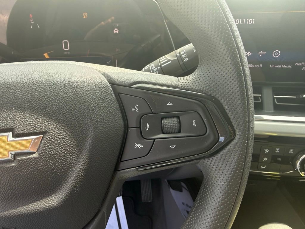 Used 2025 Chevrolet Trax LT image 30