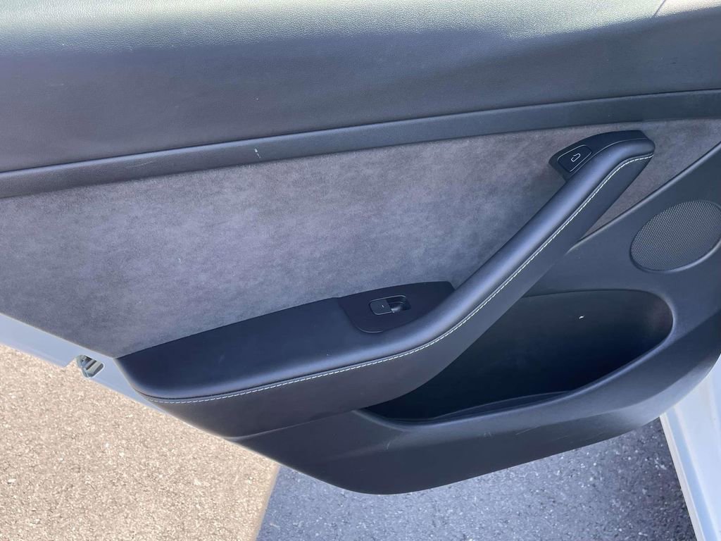 Used 2023 Tesla Model 3 Standard Range image 11