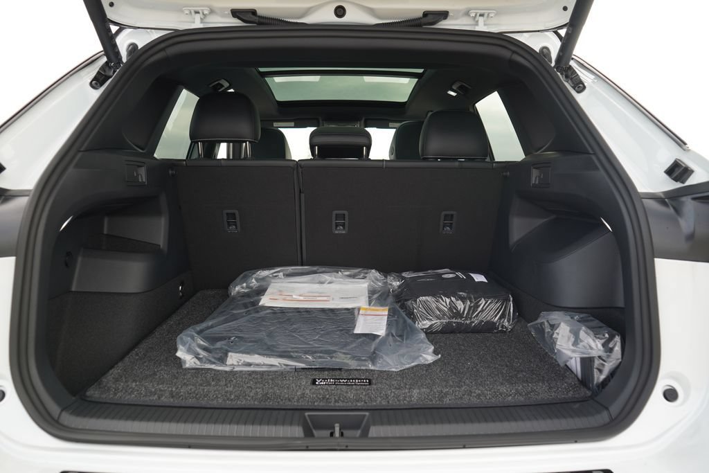New 2026 Volkswagen Tiguan SE R-Line FWD image 13