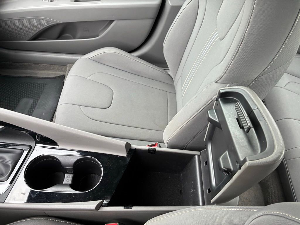 Used 2023 Hyundai Elantra SEL w/ Convenience Package FWD image 31