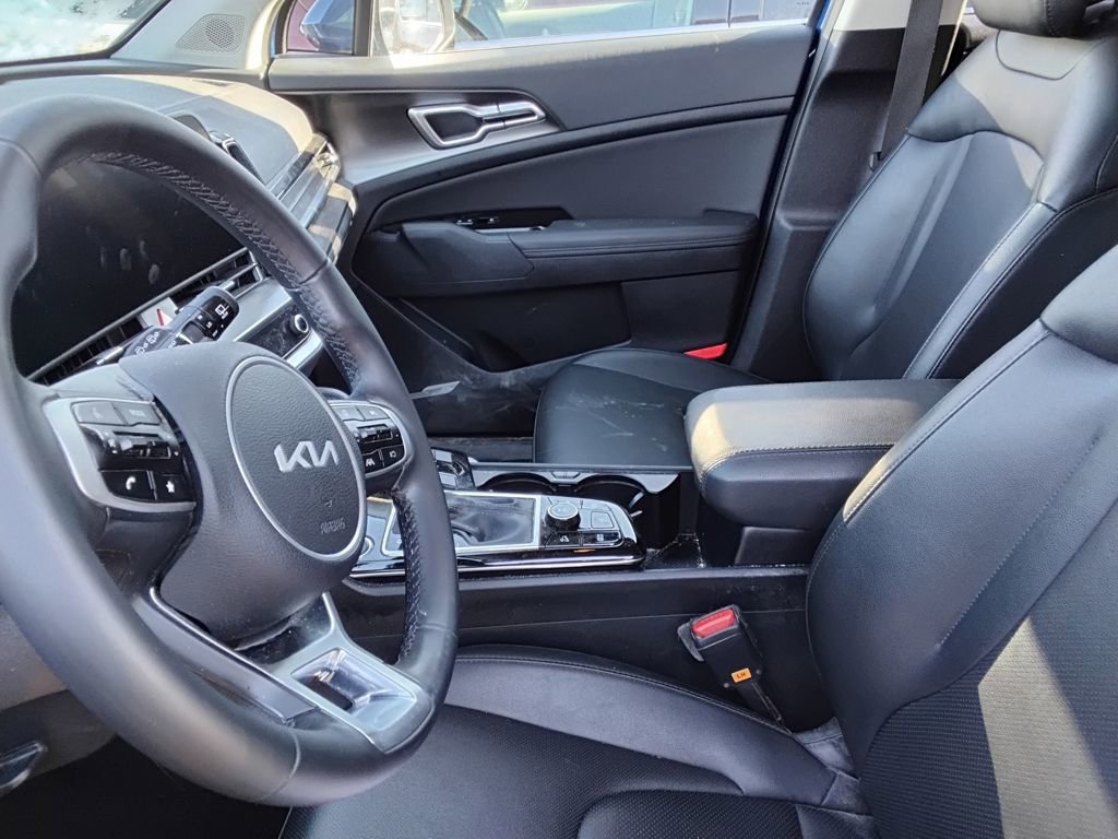 Used 2025 Kia Sportage EX image 8