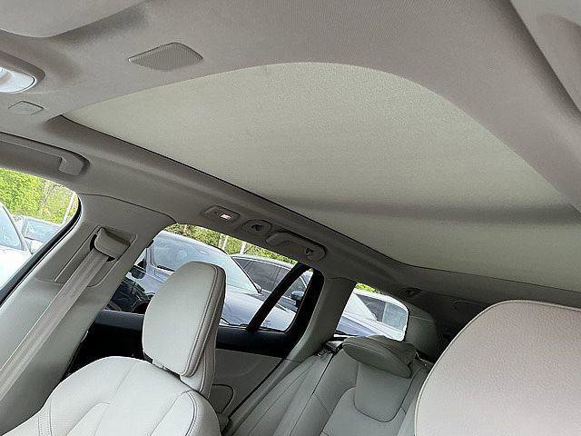 Certified 2024 Volvo V60 B5 Cross Country Plus w/ Protection Package Premier AWD/4WD image 17