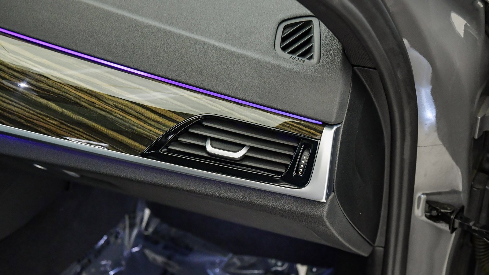 Certified 2022 BMW 530e w/ Premium Package image 16