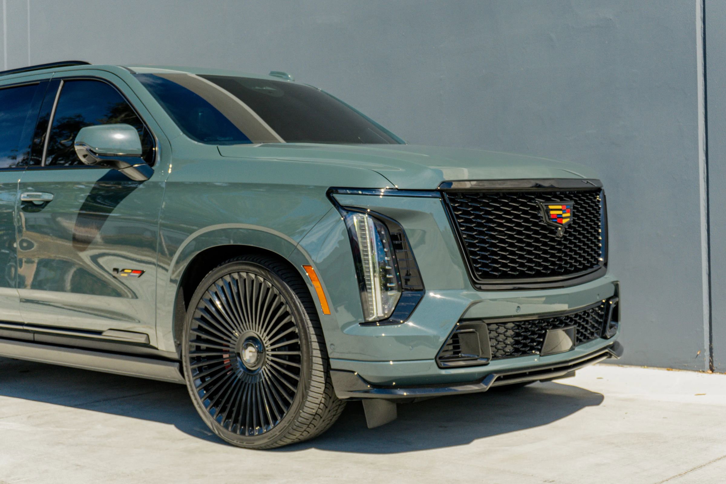 Used 2025 Cadillac Escalade V w/ LPO, ONYX Package AWD/4WD image 42