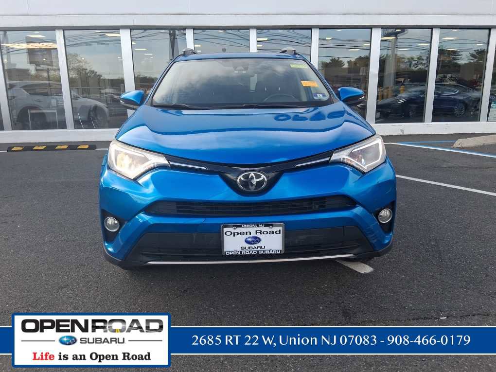 Used 2018 Toyota RAV4 XLE AWD/4WD image 2