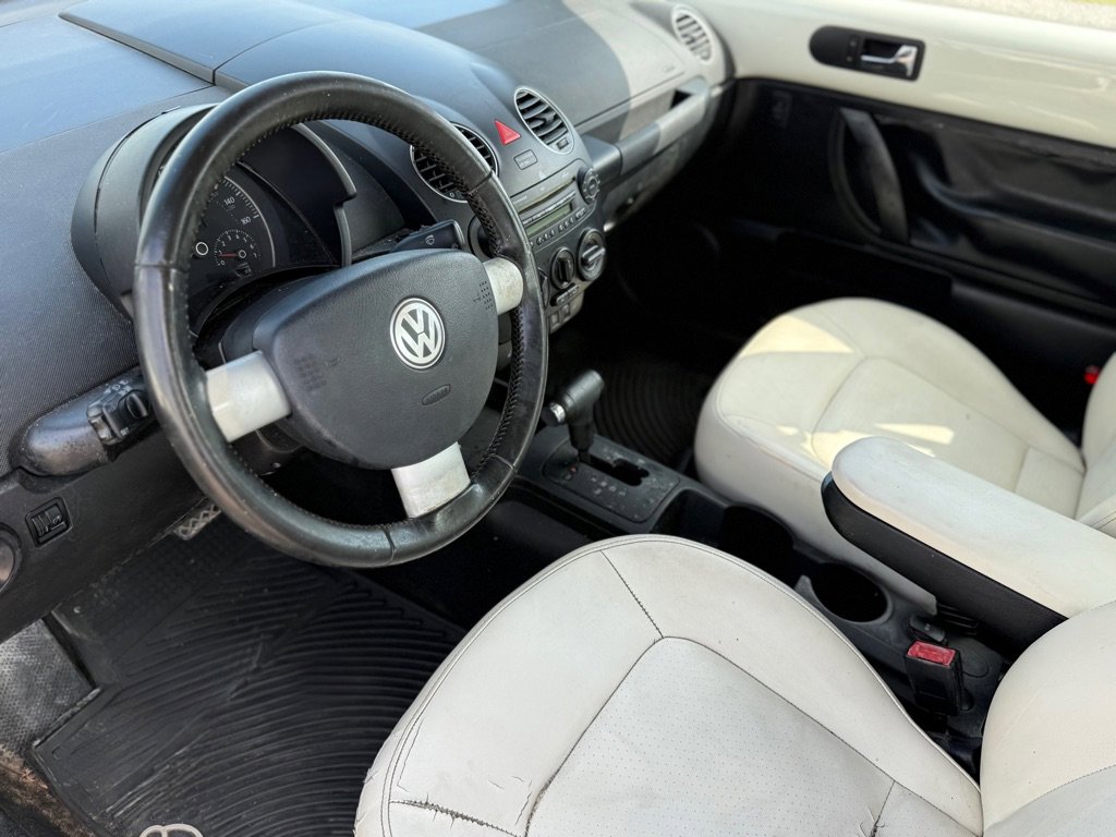 Used 2008 Volkswagen Beetle Triple White Edition image 10