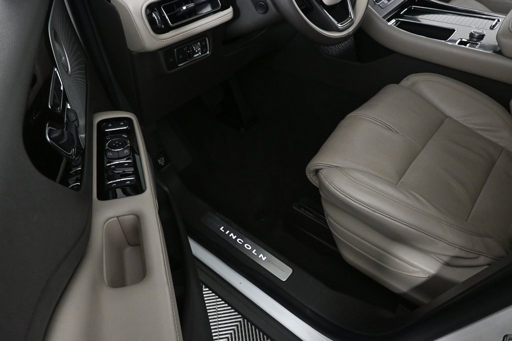 Used 2022 Lincoln Aviator Reserve w/ Equipment Group 201A image 7