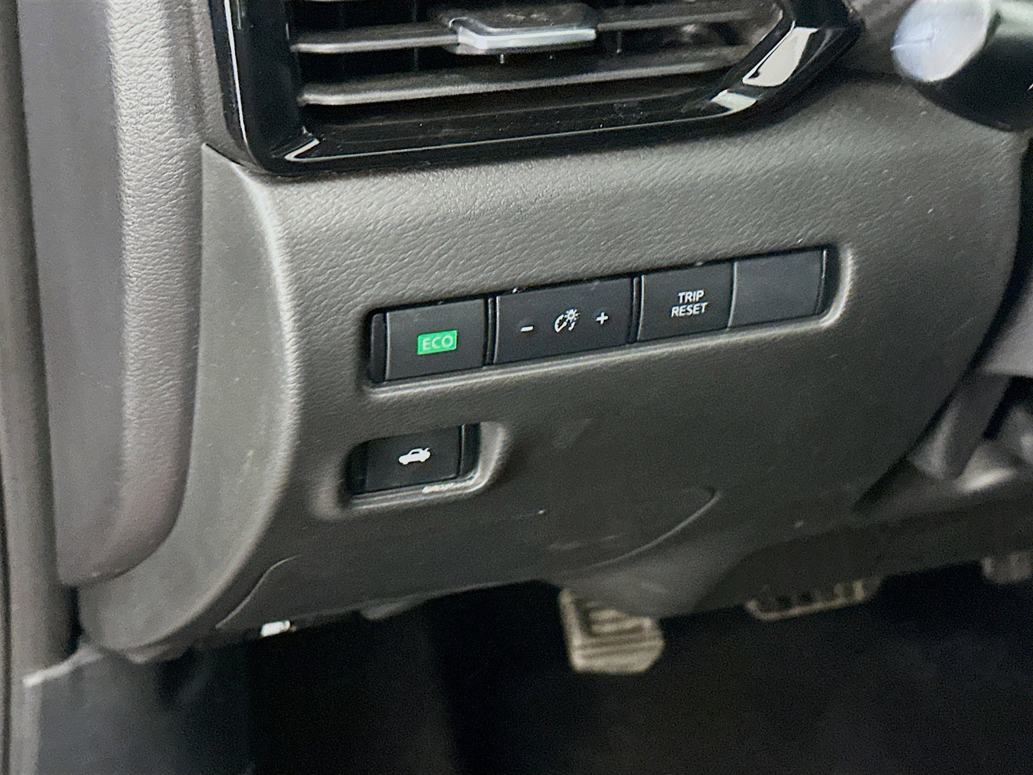 Used 2025 Nissan Sentra SV image 17