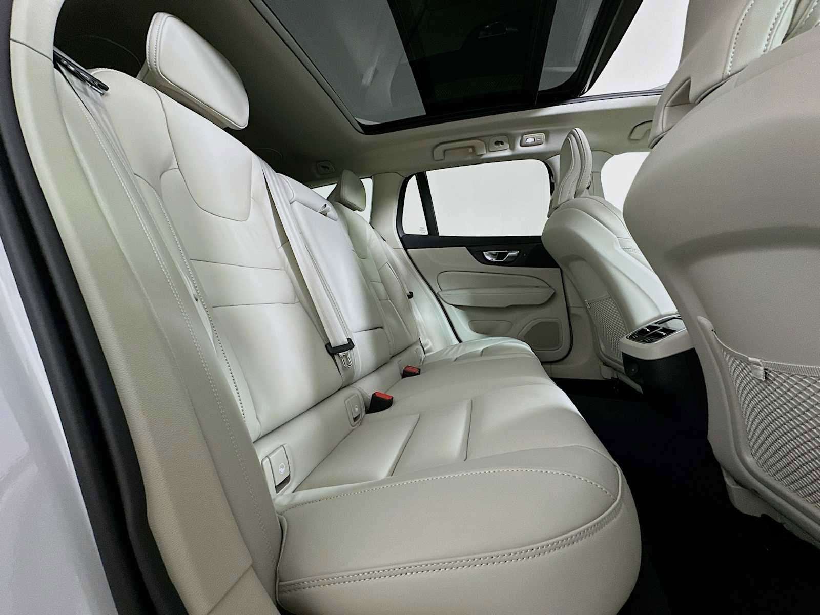 Used 2025 Volvo V60 B5 Cross Country Ultra w/ Climate Package image 25