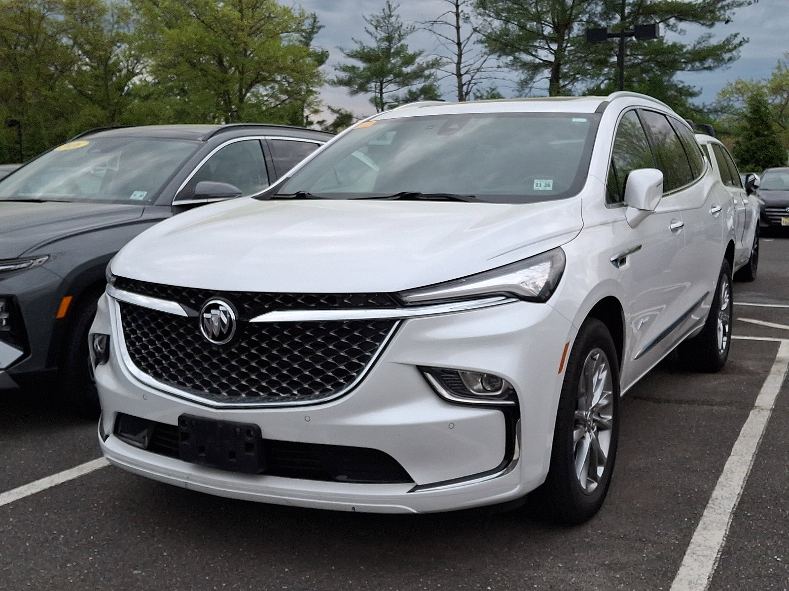 Used 2024 Buick Enclave Avenir AWD/4WD image 2