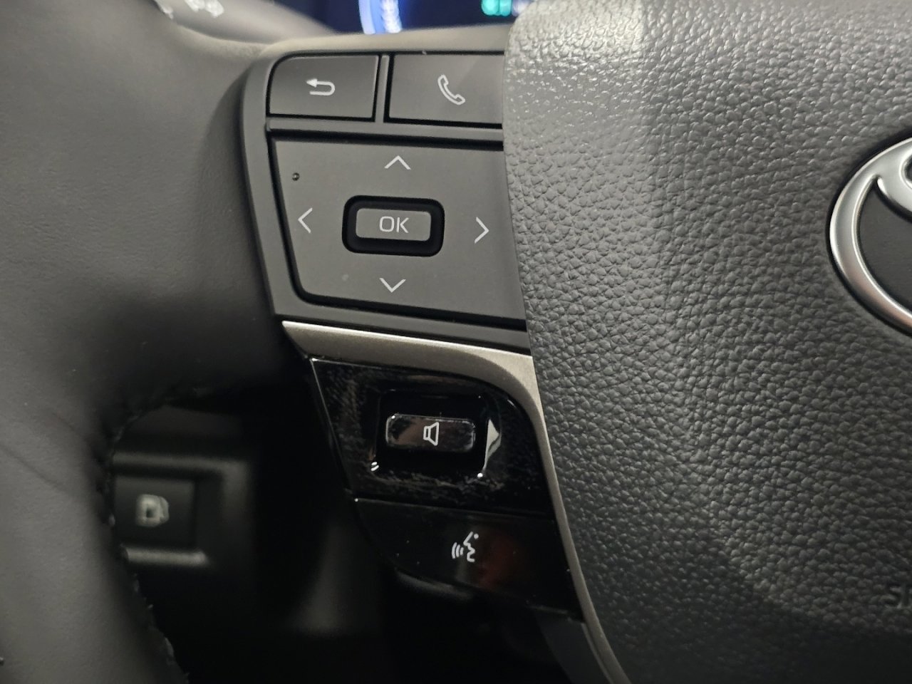 New 2026 Toyota Camry Hybrid FWD image 33