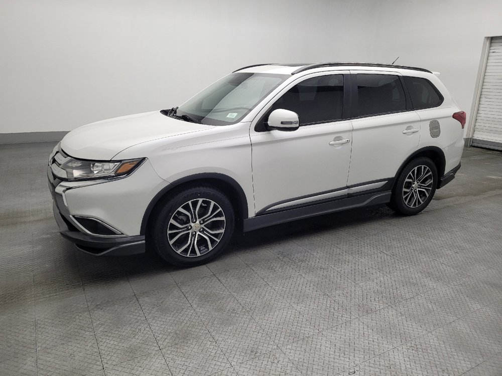Used 2016 Mitsubishi Outlander SEL image 2