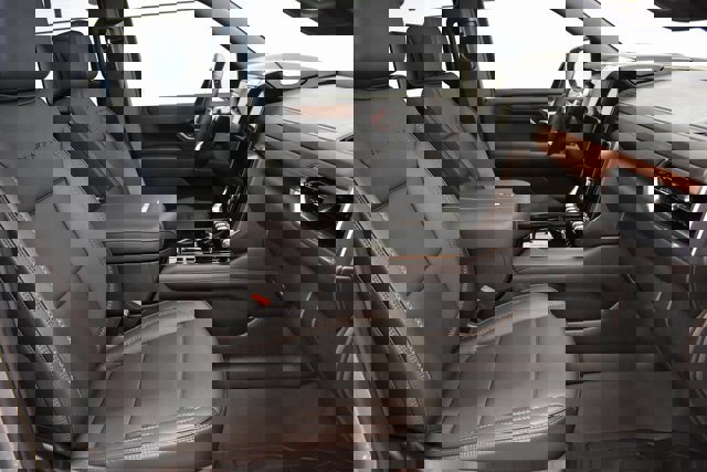 Used 2025 GMC Yukon Denali w/ Denali Reserve Package image 22