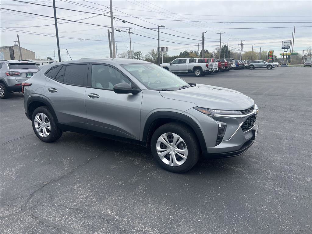 Used 2024 Chevrolet Trax LS image 2