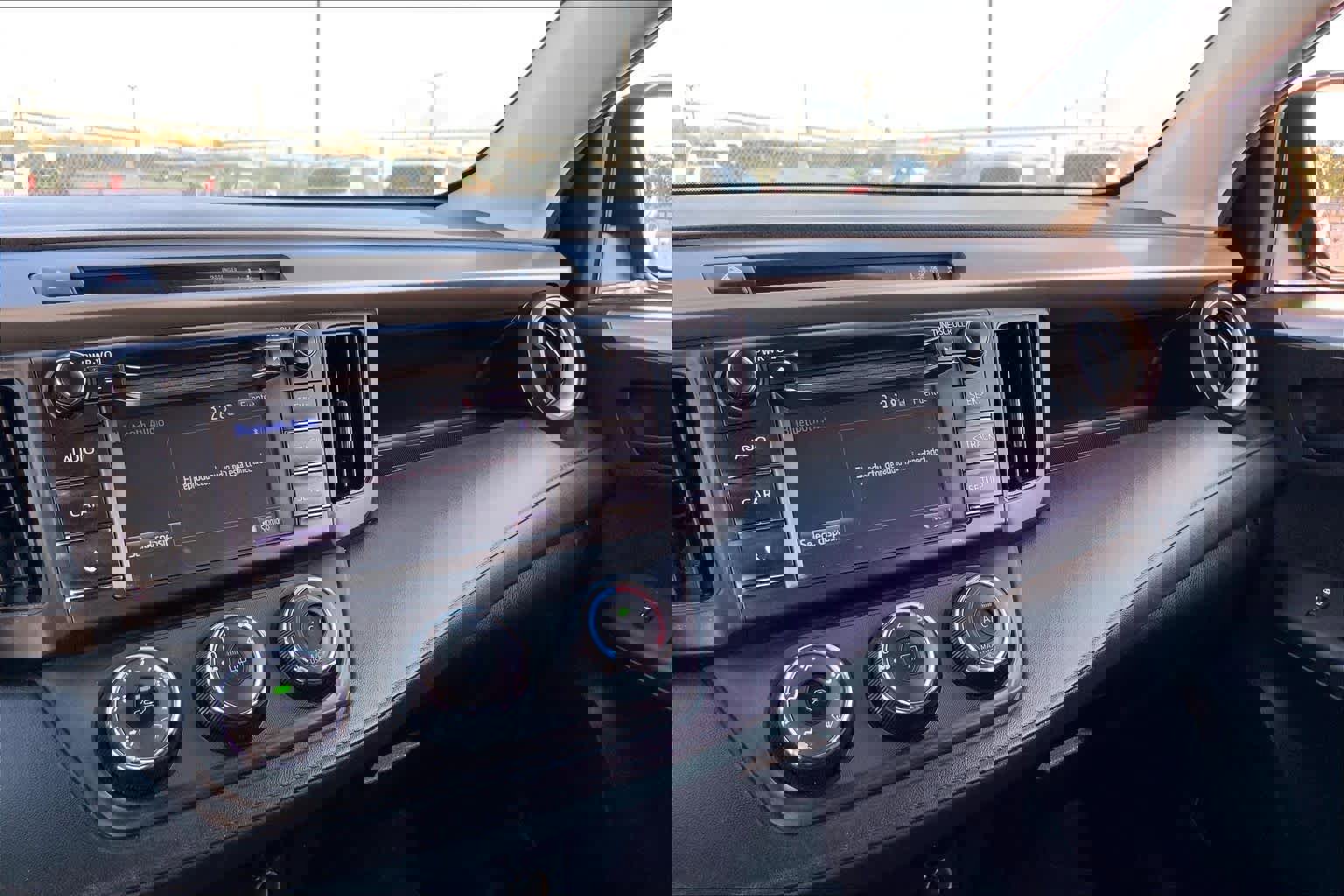 Used 2018 Toyota RAV4 LE image 34