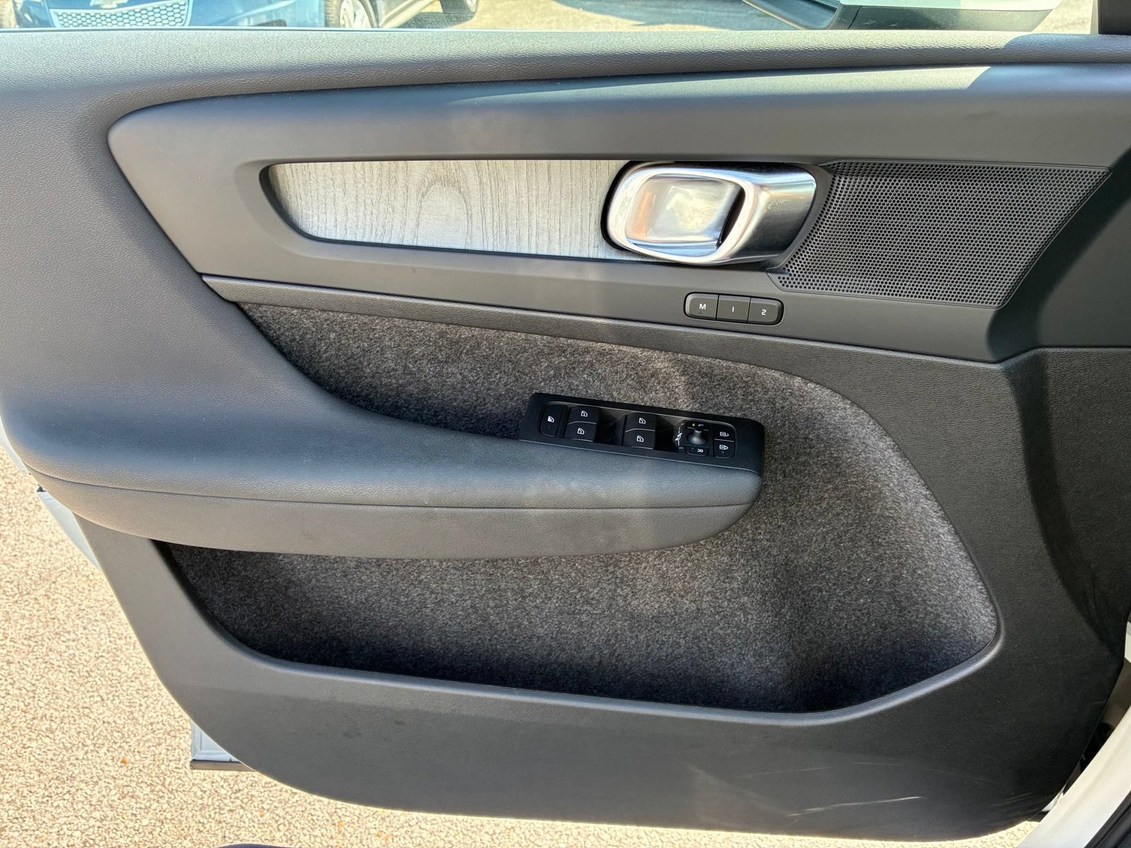 Used 2024 Volvo XC40 B5 Plus AWD/4WD image 12