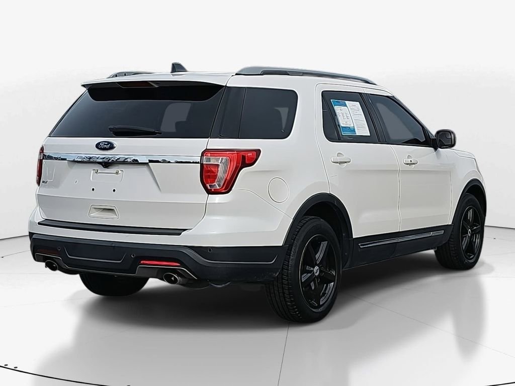 Used 2018 Ford Explorer XLT image 5