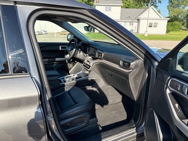 Used 2024 Ford Explorer XLT w/ Equipment Group 202A AWD/4WD image 5