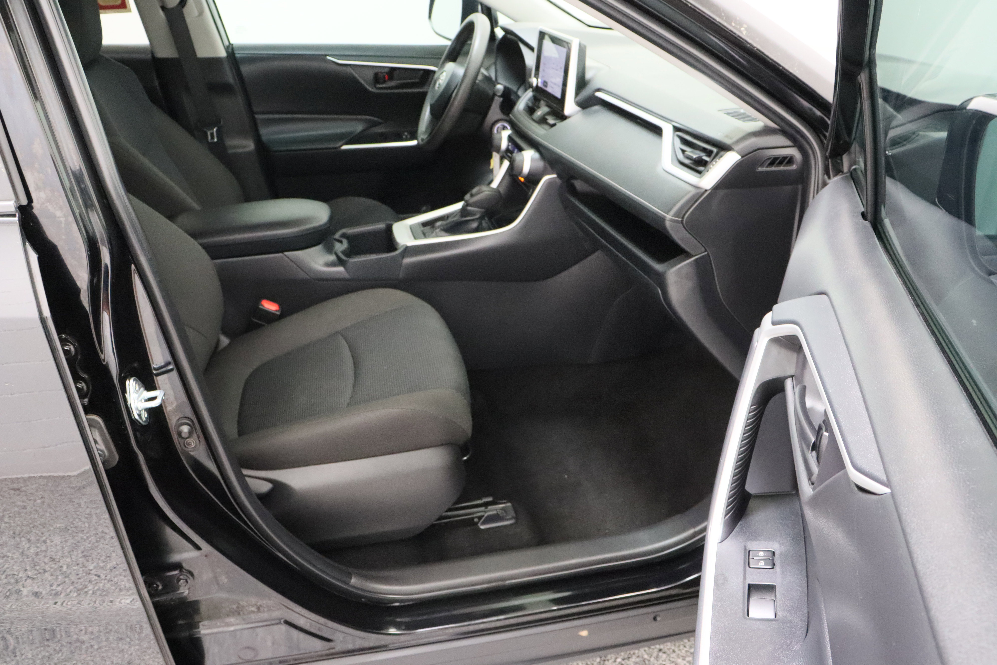 Used 2025 Toyota RAV4 LE FWD image 33