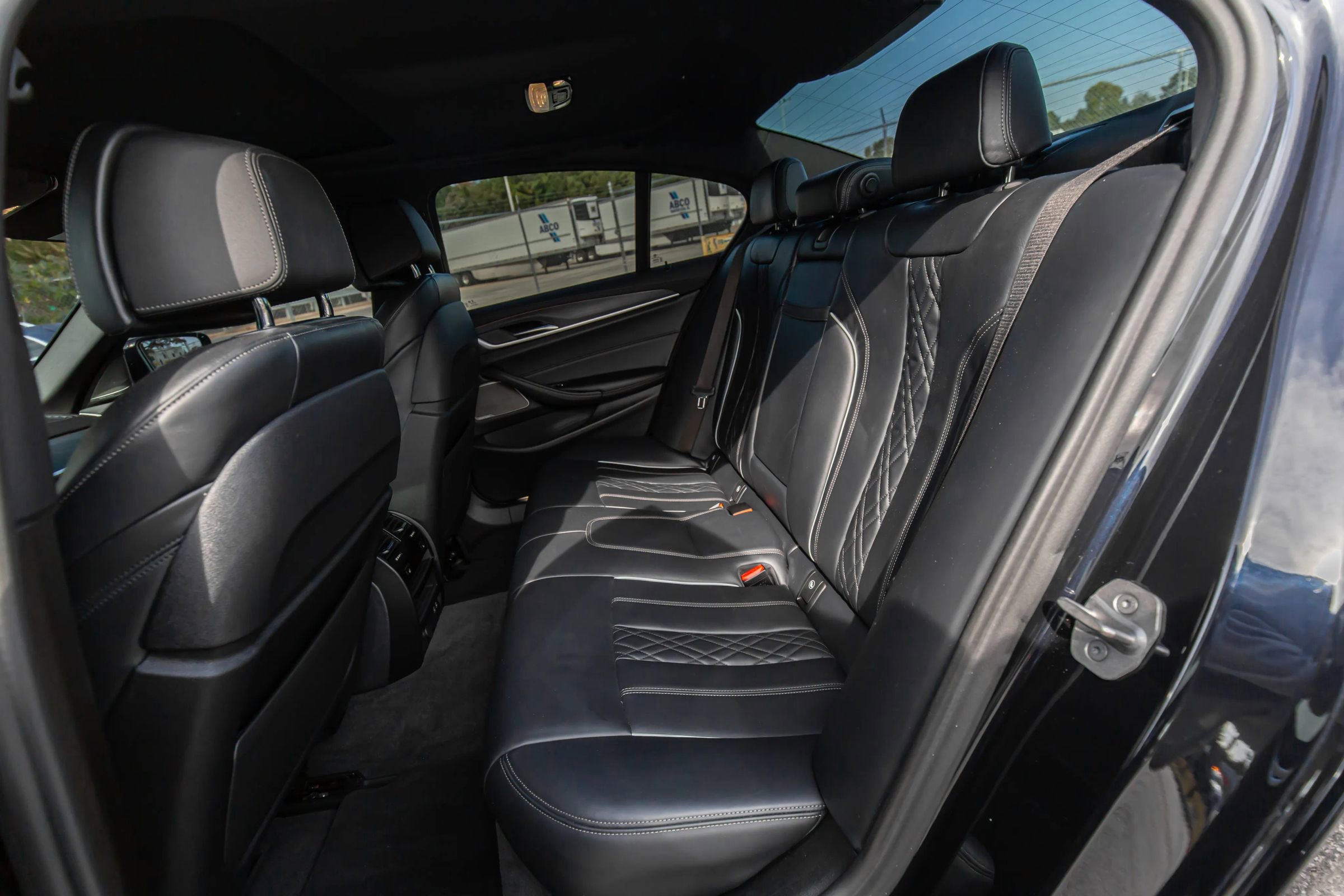 Used 2022 BMW M550i xDrive w/ Shadowloine Package image 28