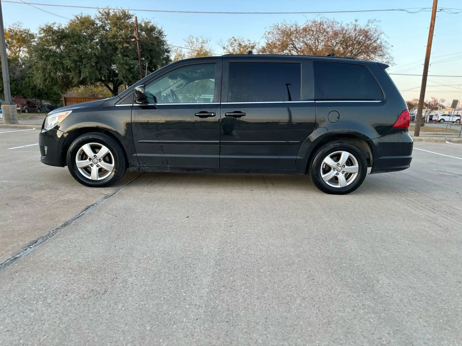 Used 2011 Volkswagen Routan SE image 8