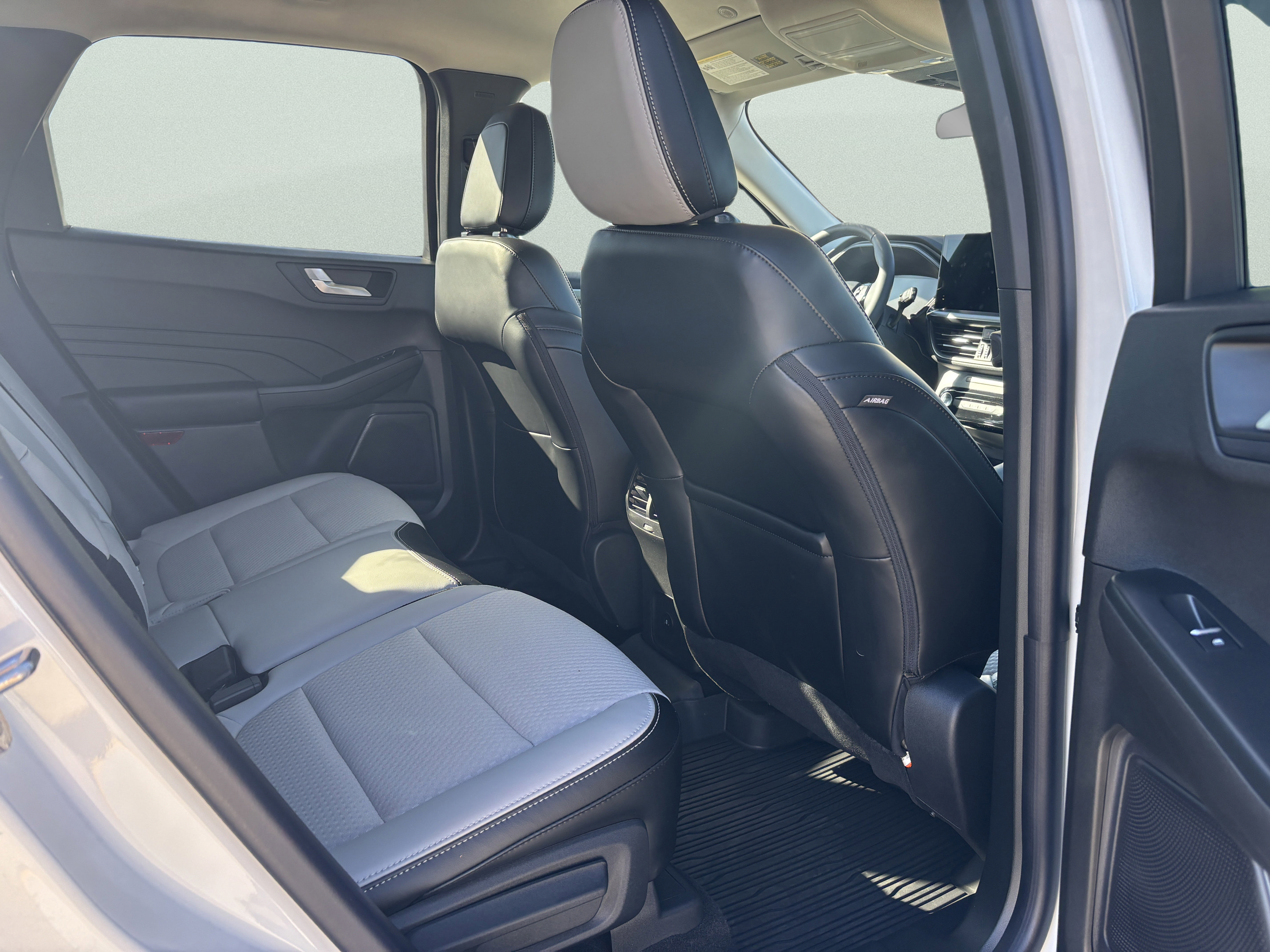 Used 2024 Ford Escape SE FWD image 32